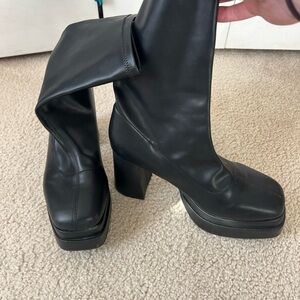 WIDE Fashion to Figure Black Platform Booties